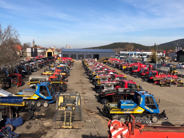 seilbahn.cc - 98  snow groomers on stock!  
